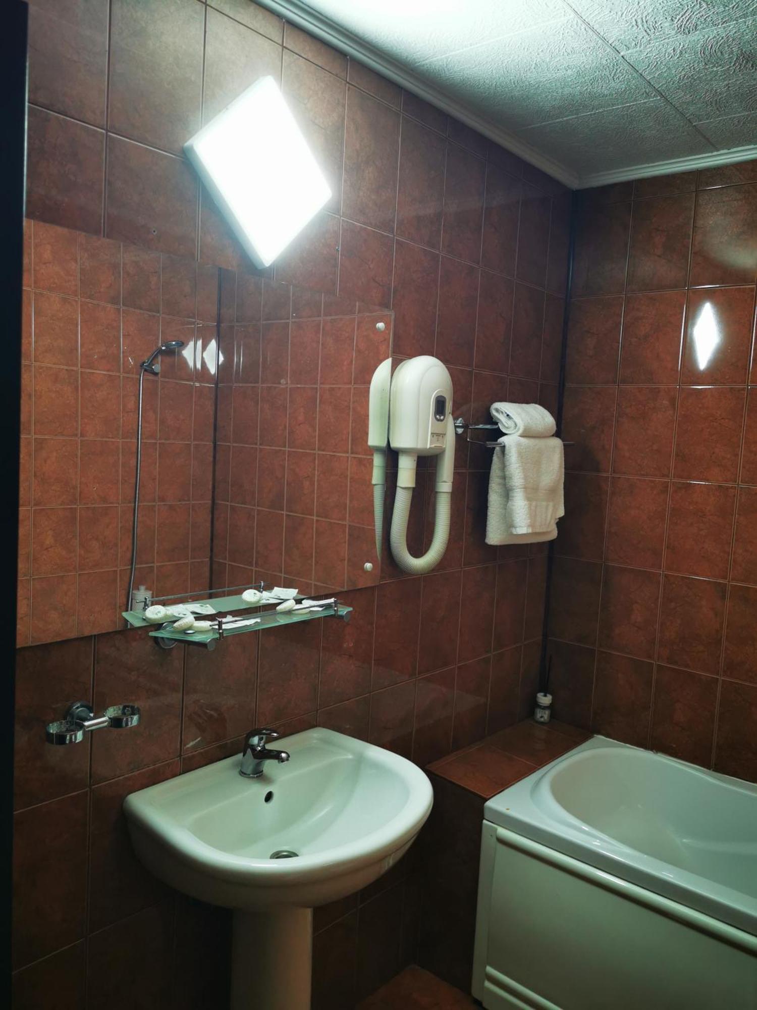 Casa Simescu II Vandrerhjem Caransebeş Eksteriør bilde